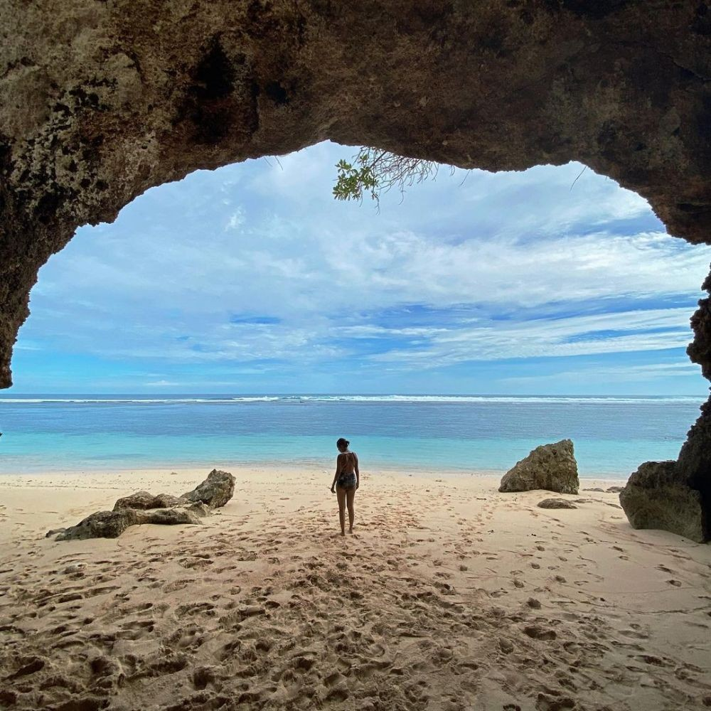 Pantai Gunung Payung: Spot Surfing Pemandangan Luar Biasa