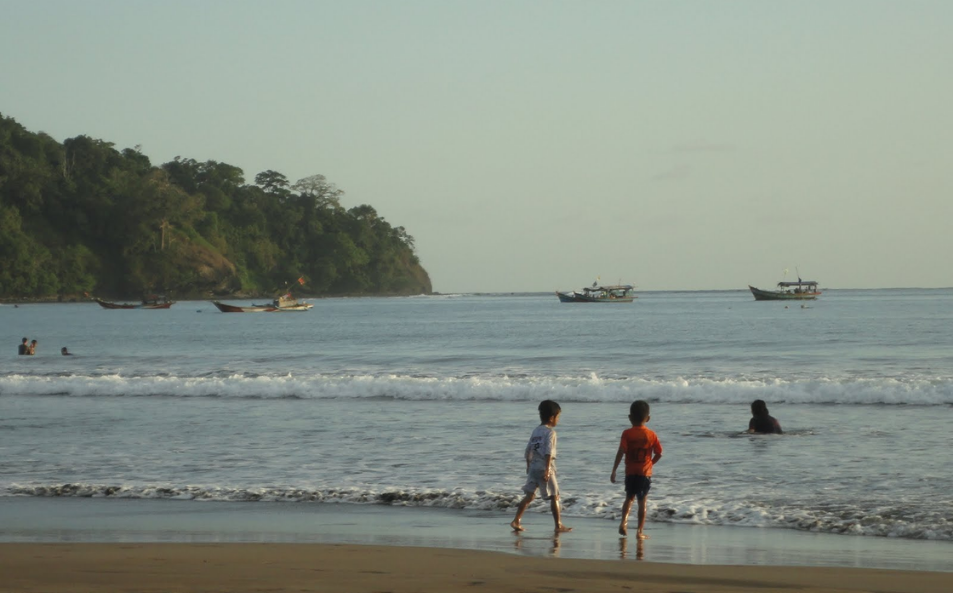Pantai Pangandaran: Surga Bagi Backpacker