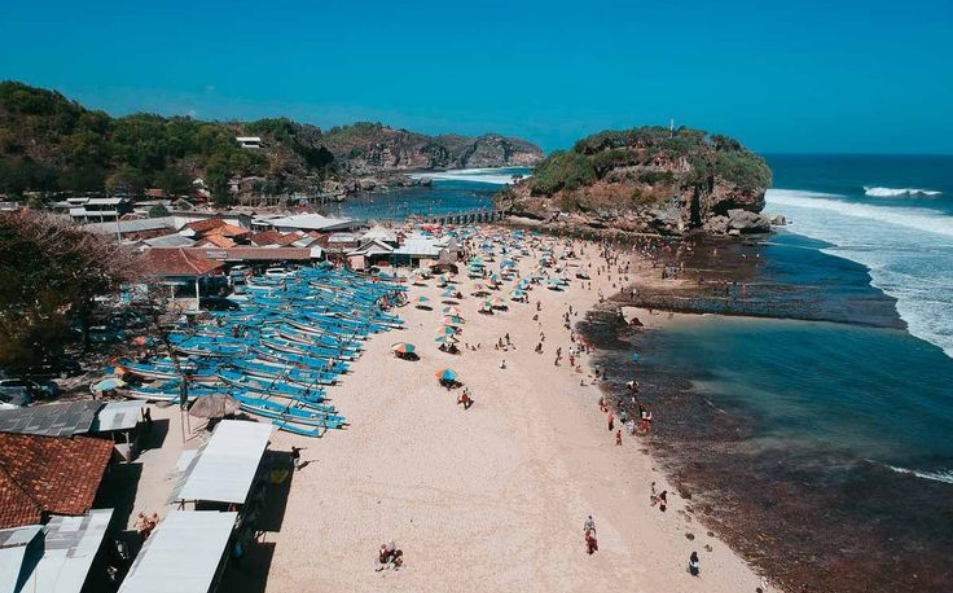 Rahasia di Balik Keindahan Pantai Drini di Yogyakarta