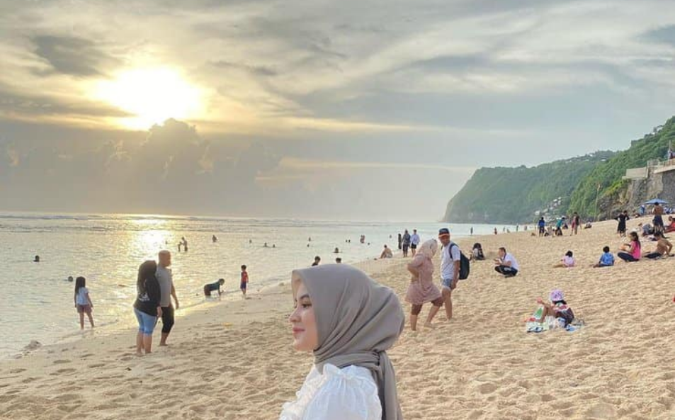 Menikmati Keindahan Alam di Pantai Melasti Ungasan