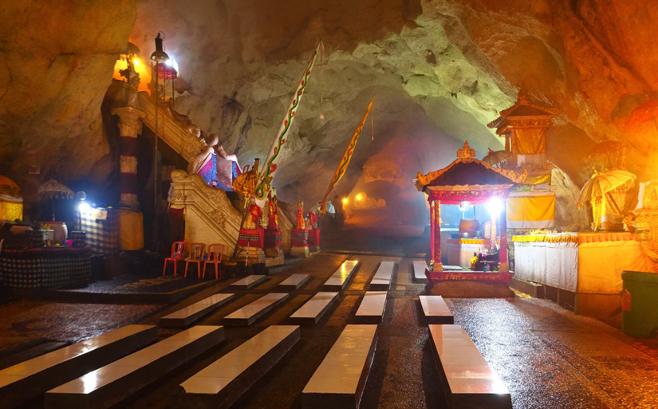 A Guide to Pura Goa Giri Putri: Bali’s Enchanting Cave Temple