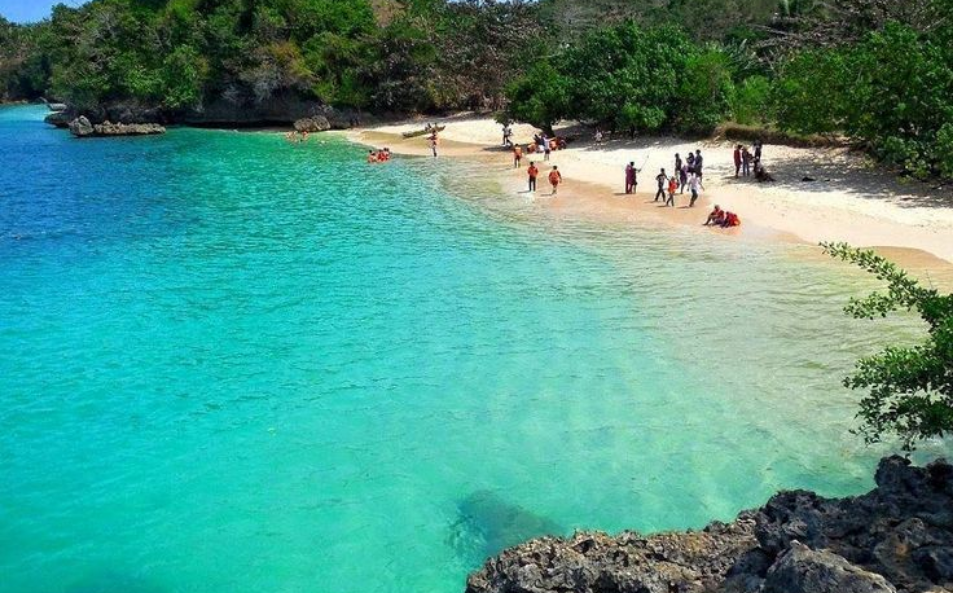 Pantai 3 Warna Pilihan Tepat untuk Liburan Keluarga