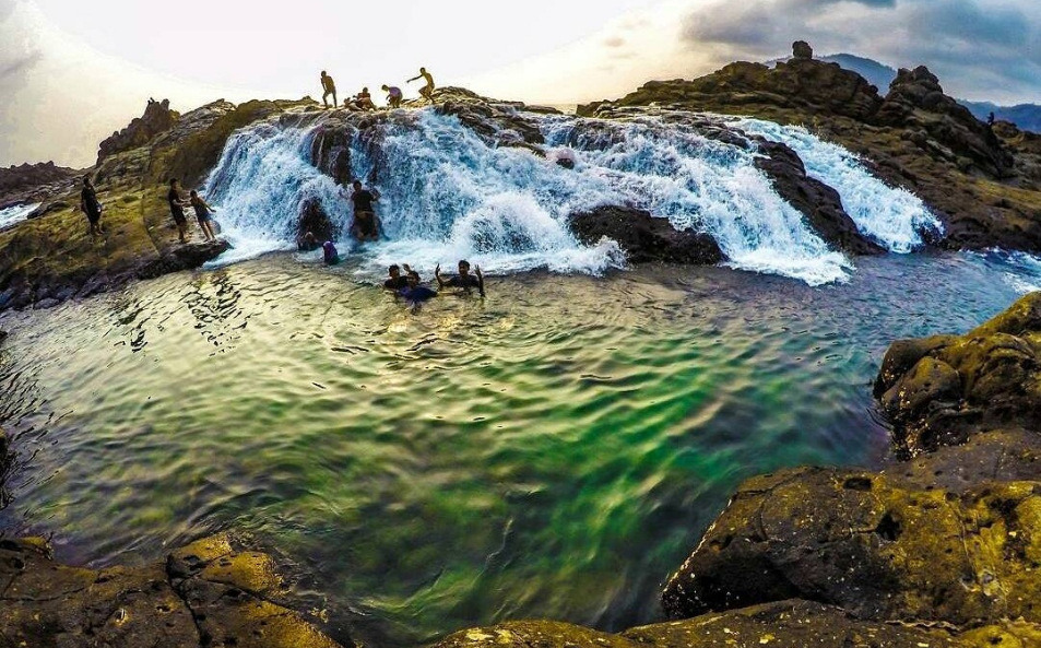 Pantai Wediombo Nikmati Tebing Karst yang Eksotis