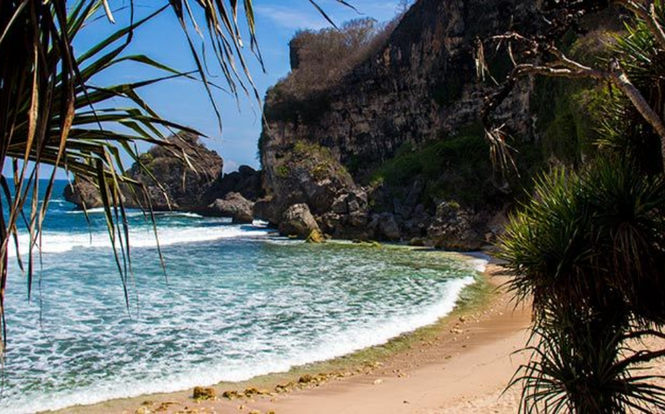 Pantai Krokoh: Nikmati Alam yang Masih Asri