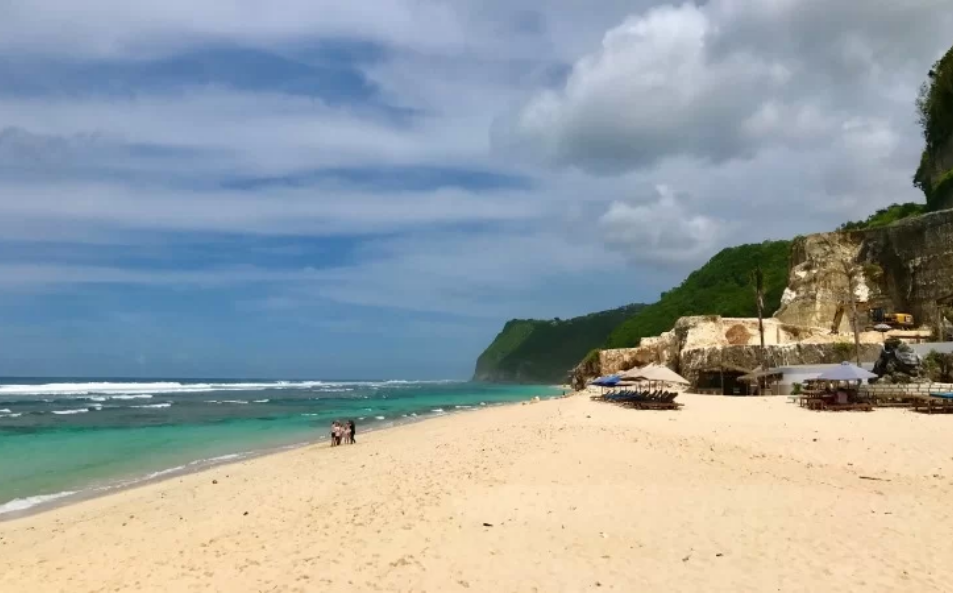 Petualangan Seru Menjelajahi Pantai Melasti Ungasan
