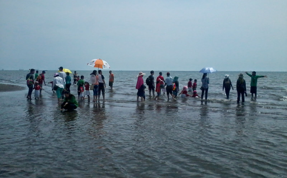 Pantai Tirang: Tempat Wisata Alam Asri yang Menyegarkan Pikiran