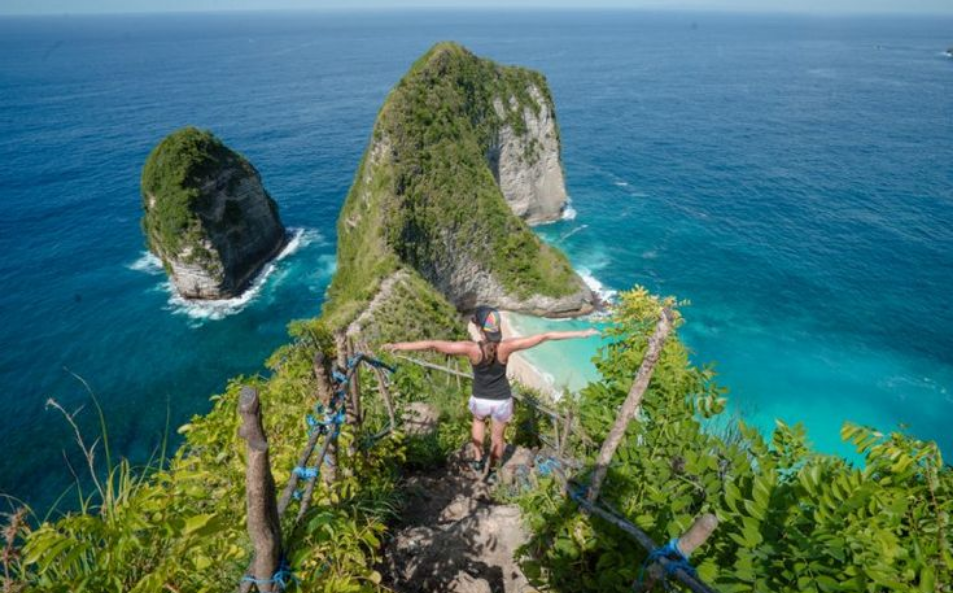 Discover the Stunning Beauty of Kelingking Beach in Nusa Penida